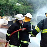 Treinamento de incêndio para bombeiros