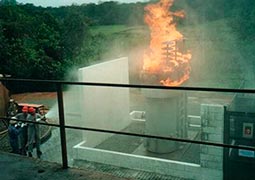 Treinamento de combate de incêndio em ETDs